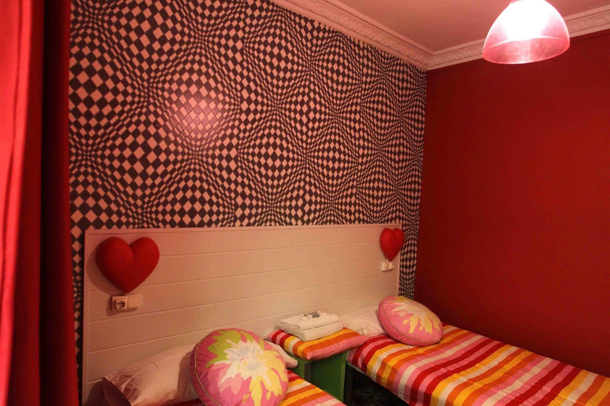 Red Nest * Valenza